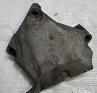 Opel Astra J Engine mounting bracket 13248477