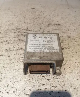 Volkswagen PASSAT B3 Airbag control unit/module 357959656