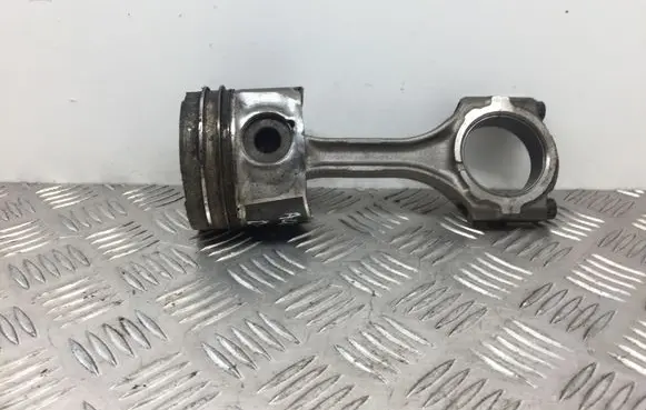 Toyota Auris 150 Piston with connecting rod 7CA30686