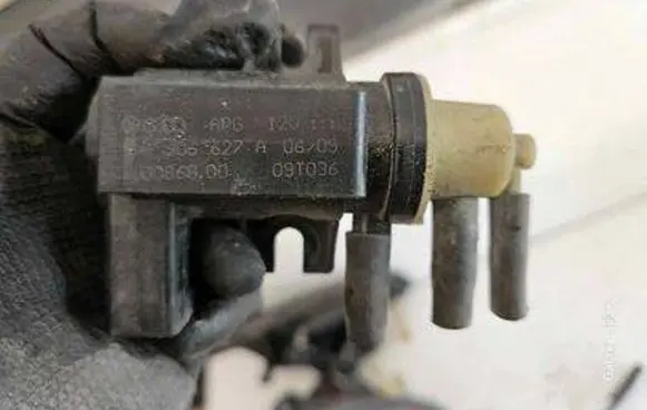 Volkswagen PASSAT B6 Vacuum valve 1K0906627A 70086800 09T036