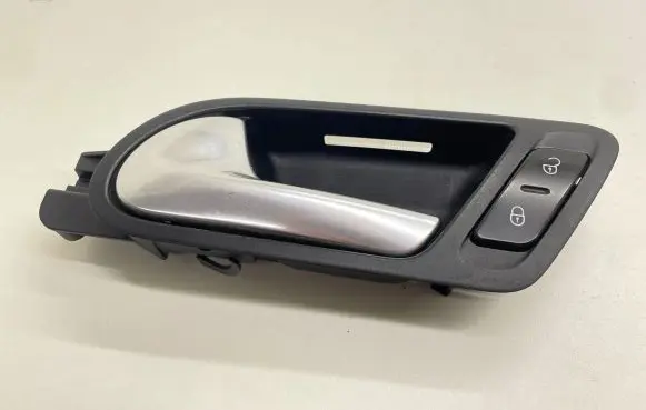 Volkswagen Tiguan Front door interior handle 5N2837113