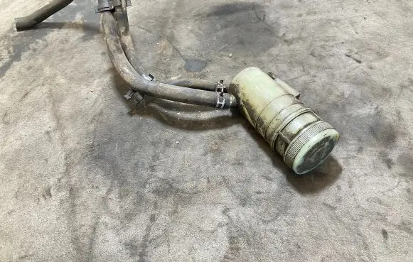 Isuzu D-Max Power steering fluid tank/reservoir