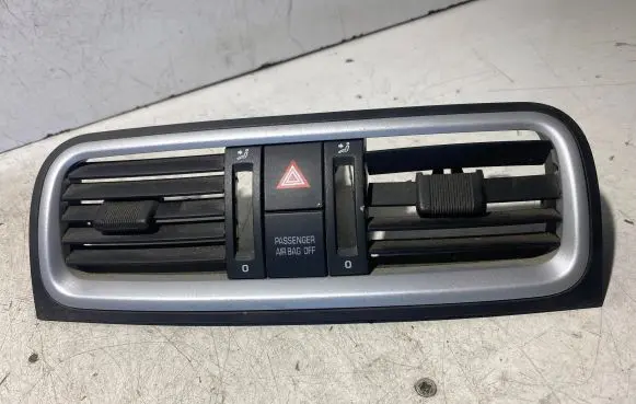 Skoda Fabia Mk2 (5J) Dash center air vent grill 5J0820951S