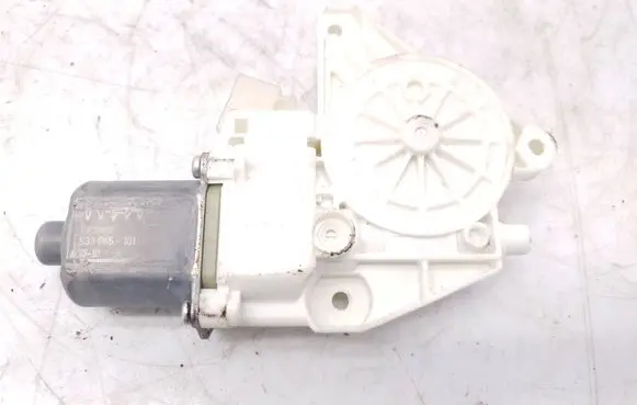 Mercedes-Benz GLA W156 X156 Front door window regulator motor 933865101
