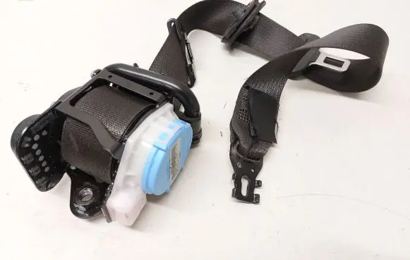 Opel Insignia A Front seatbelt 3063559