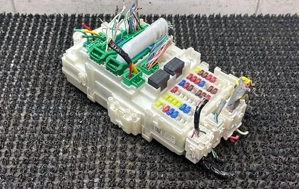 Honda Jazz Fuse module T5AJ111M1 4221101147