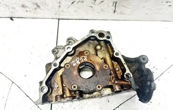 Mitsubishi Colt Oil pump 