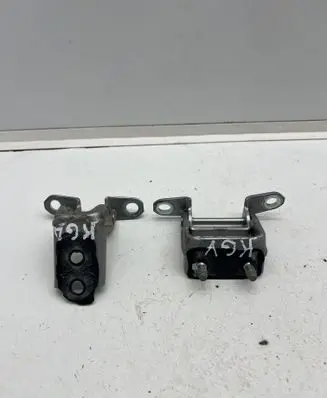 Nissan Juke II F16 Rear door lower hinge