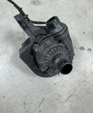 BMW X1 U11 Water pump 5A69E3501