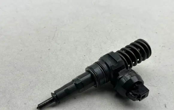 Audi A6 S6 C6 4F Fuel injector 038130073BQ