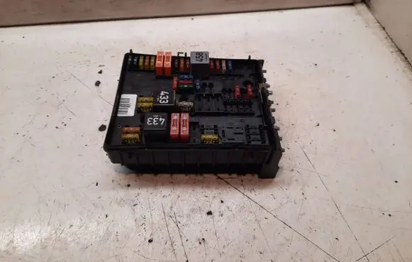Audi A3 S3 8P Fuse module 013949631C E10139493
