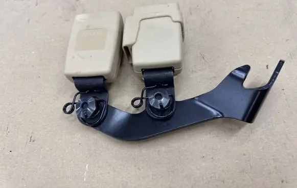 Audi A8 S8 D4 4H Middle seatbelt buckle (rear) 4H0857740