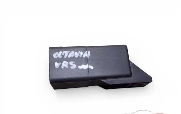 Skoda Octavia Mk2 (1Z) Glow plug pre-heat relay 038907281D 0281003038