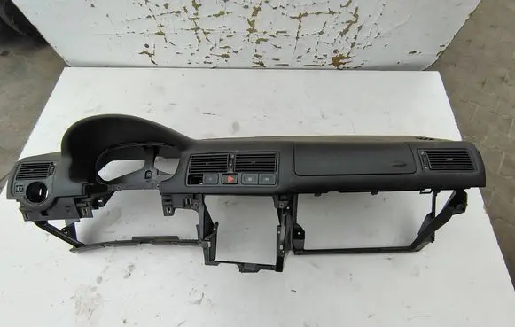 Volkswagen Golf IV Dashboard 