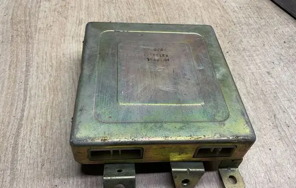 Mitsubishi Lancer Engine control unit/module E2t55171