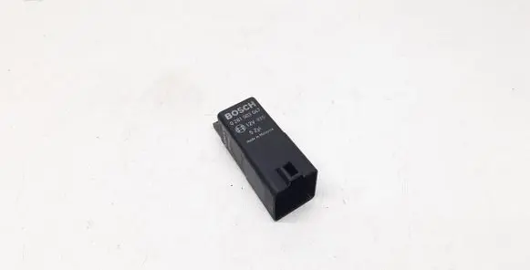 Volvo S60 Glow plug pre-heat relay 30785663 0281003047