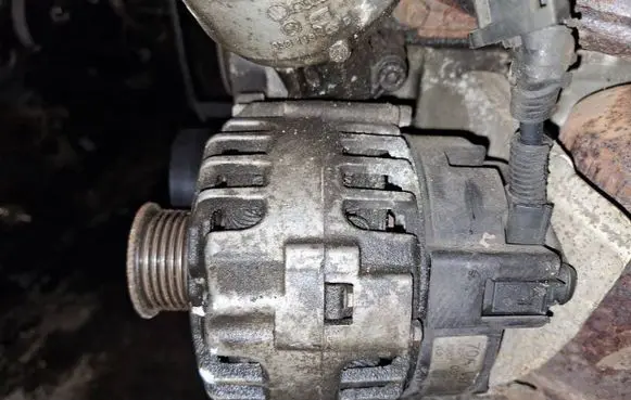 Skoda Fabia Mk2 (5J) Generator/alternator 03d903025h