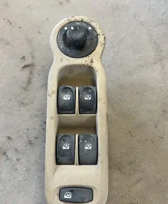 Renault Modus Electric window control switch 8200417851