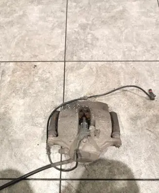Mercedes-Benz C W204 Front brake caliper A2044212481