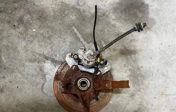 Dacia Sandero II Front wheel hub spindle knuckle 