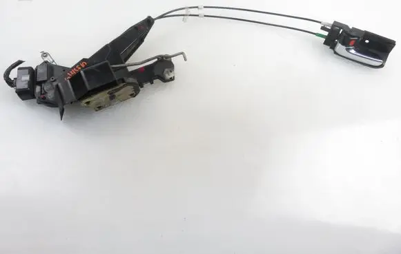 Toyota Corolla Verso E121 Front door lock 