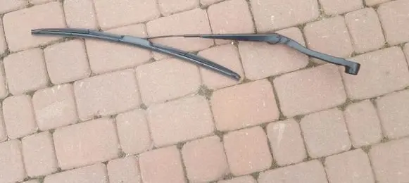 Opel Insignia A Front wiper blade arm 13227398
