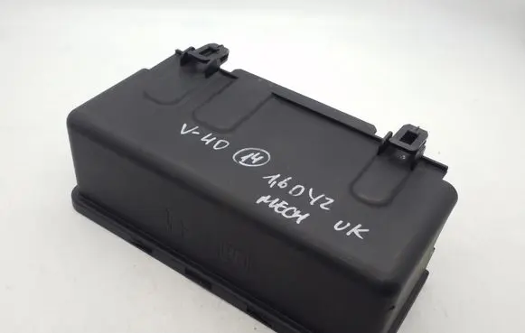 Volvo V40 Fuse box cover 30659177