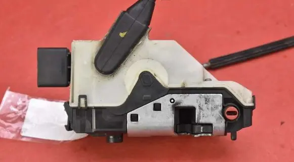 Citroen C4 II Rear door lock 9685352080