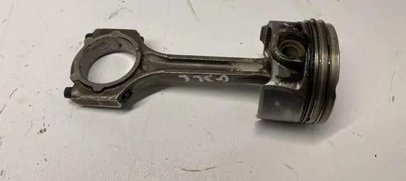 KIA Rio Piston with connecting rod G3LC