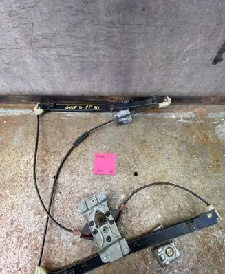 Volkswagen Golf III Front door manual window regulator 