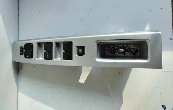 Mazda 5 Front door window switch trim CC65684L6C 86319T1