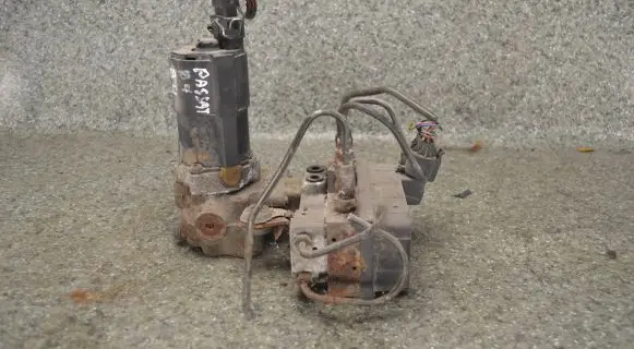 Volkswagen PASSAT B4 ABS Pump M1385