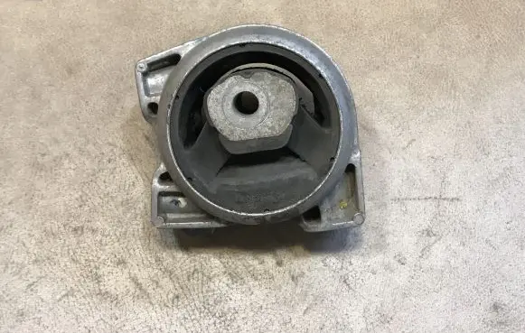 Mercedes-Benz A W169 Engine mount bracket A1692401218