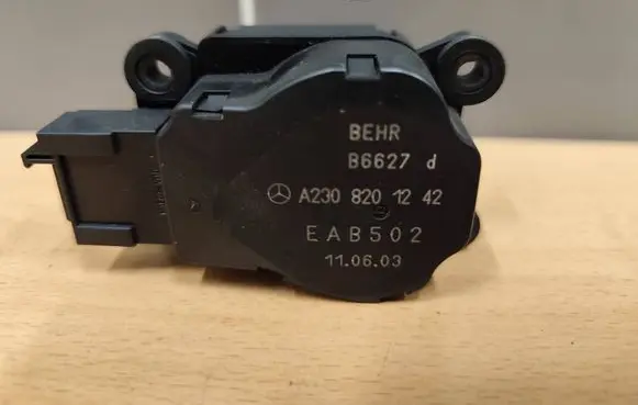 Mercedes-Benz C W203 Air flap motor/actuator A2308201242 B6627 EAB502