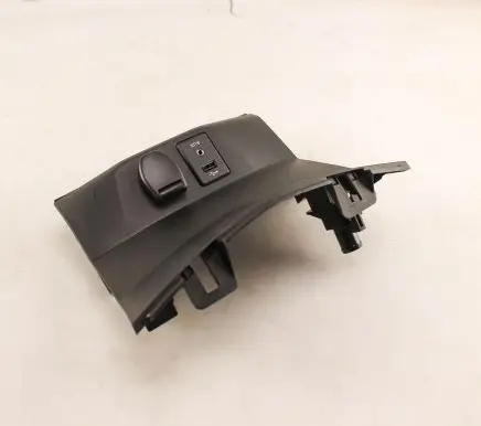 Nissan X-Trail T32 AUX in-socket connector 795405004