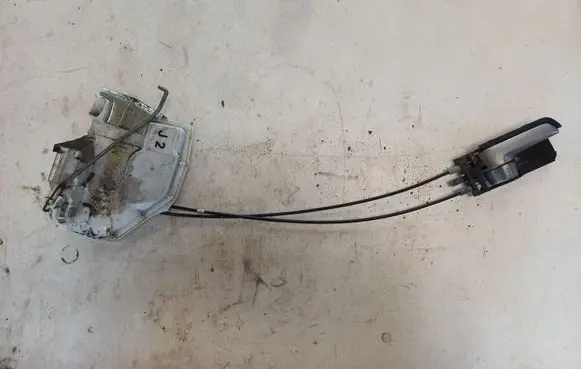Suzuki Swift I Front door lock
