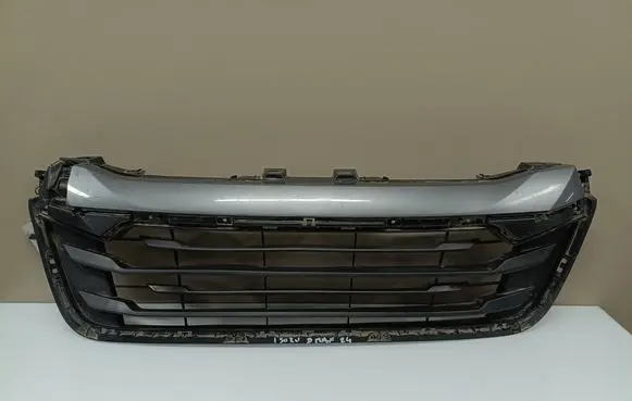 Isuzu D-Max Front bumper upper radiator grill 