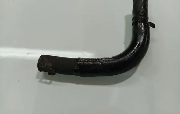 Engine coolant pipe/hose