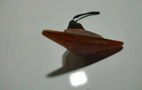 Front fender indicator light