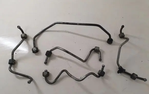 Peugeot Expert Fuel injector supply line/pipe 