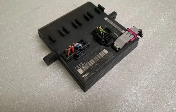 Audi A8 S8 D3 4E Comfort/convenience module 4E0910279S