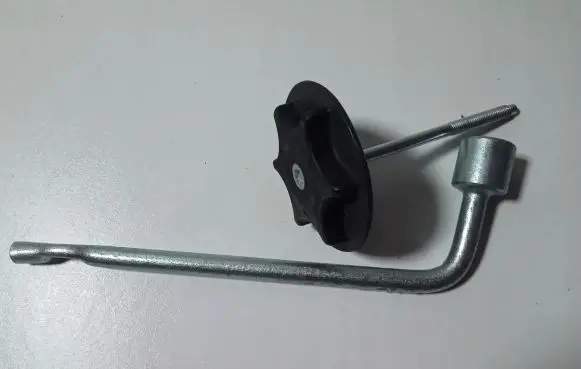 Infiniti EX Wheel nut wrench 