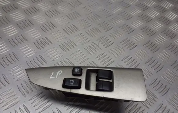 Toyota Corolla Verso E121 Electric window control switch 8404013061