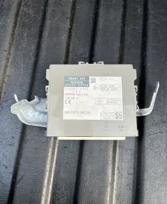 Lexus RX 450H Keyless (KESSY) go control unit/module 8999048250
