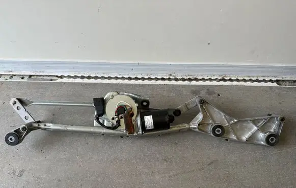 Mercedes-Benz GLC C253 Front wiper linkage A1648202542 4051922 A1668202840