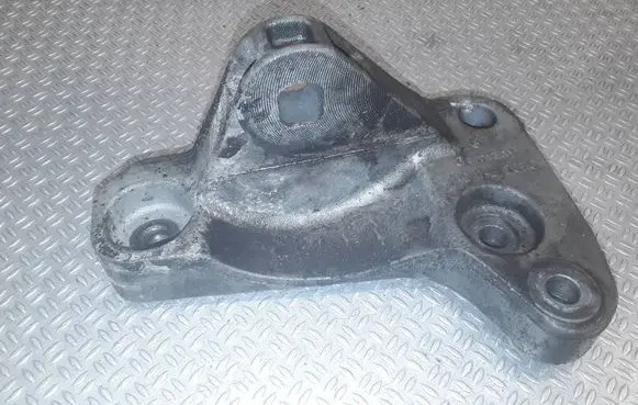 Volkswagen Transporter - Caravelle T5 Engine mounting bracket 7H0199207C