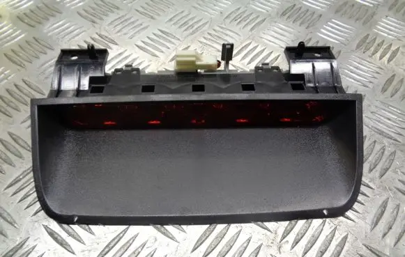 Chevrolet Lacetti Third/center stoplight