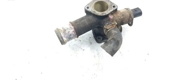 Volkswagen PASSAT B5 Engine coolant pipe/hose 038121133A