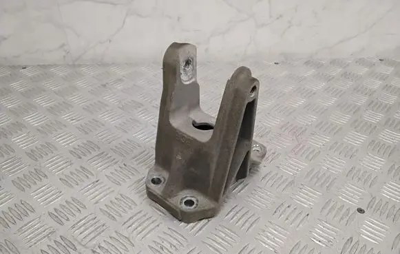 Nissan Leaf II (ZE1) Engine mounting bracket 