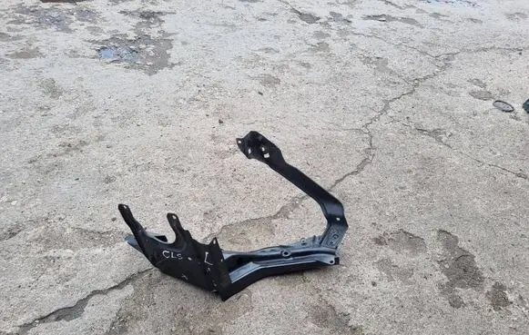 Mercedes-Benz CLS C219 Headlight/headlamp mounting bracket